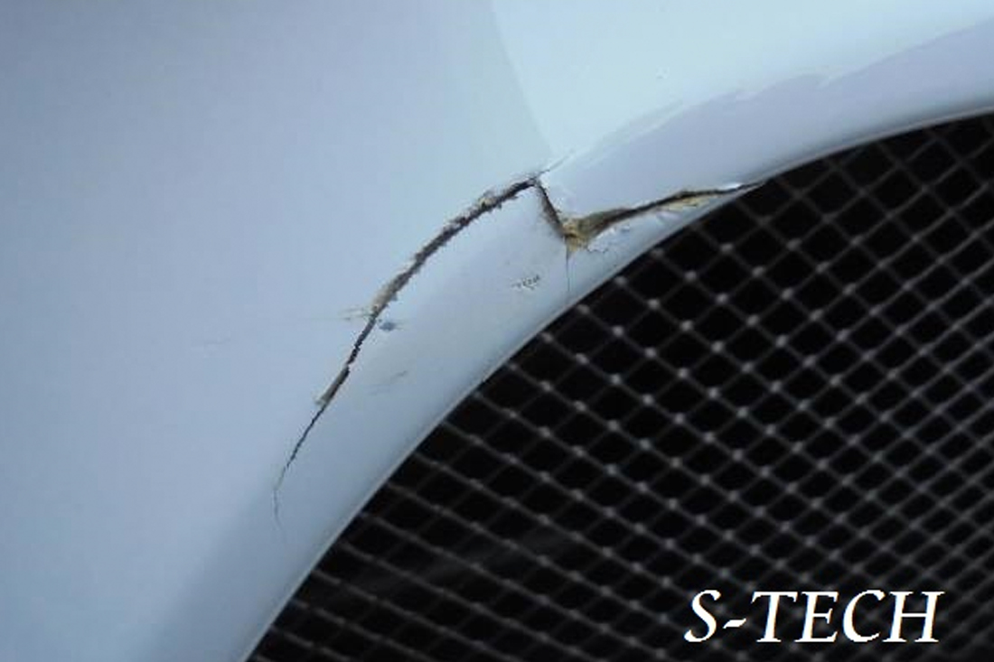 港区 ポルシェ ケイマン Gt4 フロントバンパー キズ割れ 修理塗装 輸入車修理専門店 S Tech Carservice エステックカーサービス ベンツ Bmw ジャガー ポルシェなどの外車修理 鈑金塗装