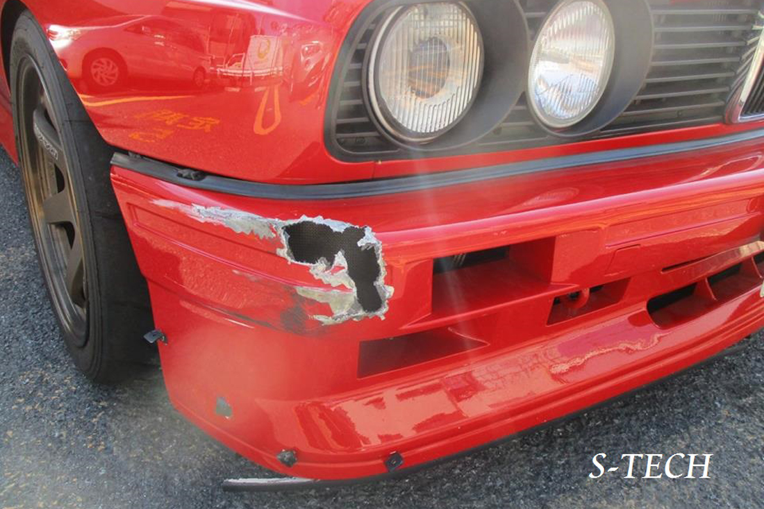 品川区 Bmw M3 E30 フロントバンパー 破損 割れキズ 修理塗装 輸入車修理専門店 S Tech Carservice エステックカーサービス ベンツ Bmw ジャガー ポルシェなどの外車修理 鈑金塗装