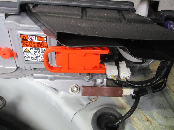 トヨタ プリウス ZVW30 ハイブリッド警告灯点灯 HVバッテリー交換作業事例 | 輸入車修理専門店 S-TECH carservice