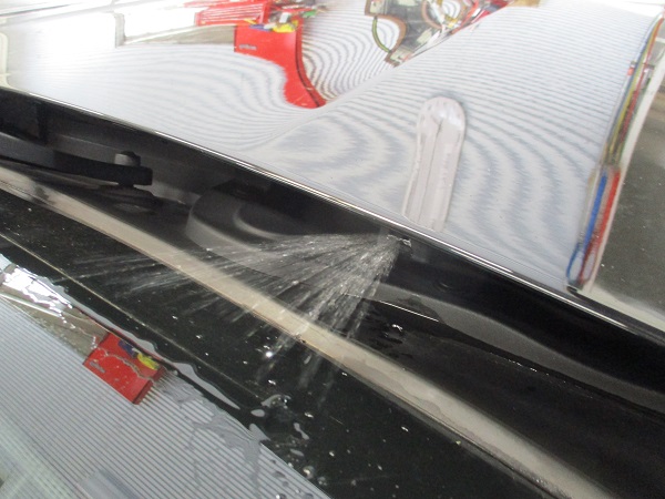Bmw F11 523d ウィンドウォッシャーが出ない タンク内ストレーナ清掃 作業事例 輸入車修理専門店 S Tech Carservice エステックカーサービス ベンツ Bmw ジャガー ポルシェなどの外車修理 鈑金塗装