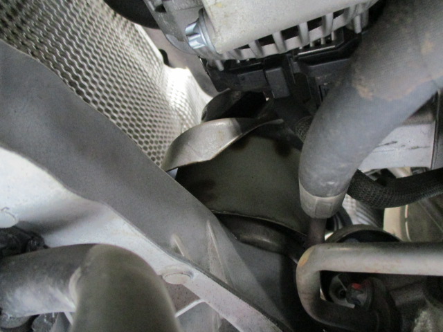 メルセデスベンツ W203 C200 エンジンマウント交換 作業事例 | 輸入車修理専門店 S-TECH carservice  (エステックカーサービス) ベンツ・BMW・ジャガー・ポルシェなどの外車修理・鈑金塗装