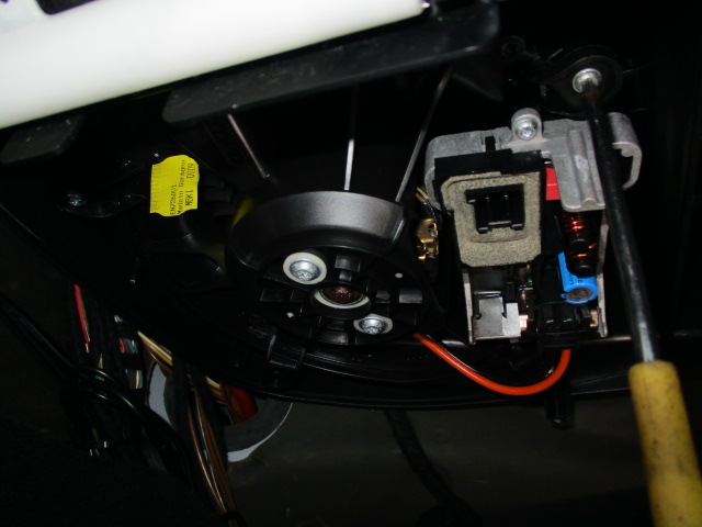 メルセデスベンツ W211 E240 エアコンブロワモーター交換 作業事例
