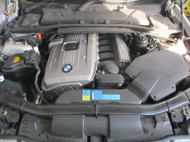 BMW E91 325i オイル漏れ修理 フィラキャップガスケット・オイル