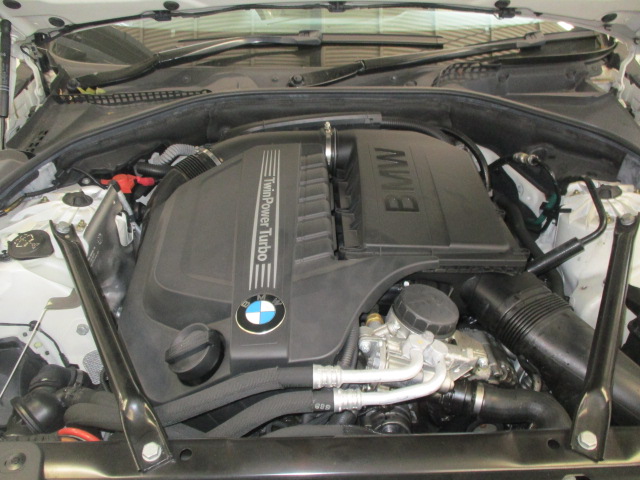BMW F12 6シリーズ 640カブリオレ オイル漏れ修理 作業事例 | 輸入車