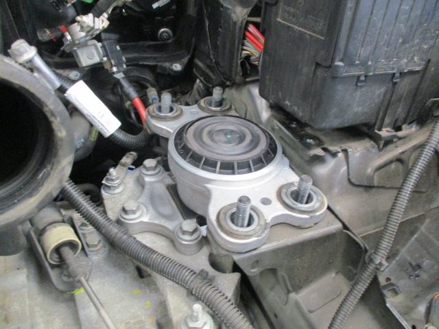 ボルボ V60 エンジンマウント交換 作業事例 | 輸入車修理専門店 S-TECH