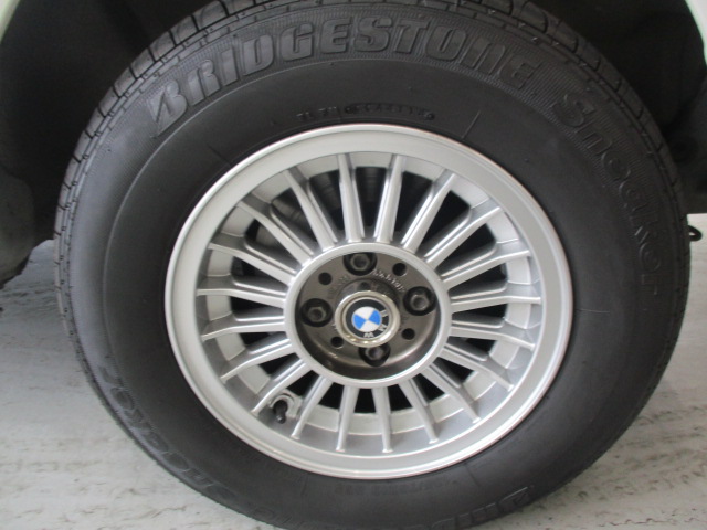 BMW E  低ダストブレーキパット取り付け 作業事例   輸入車修理