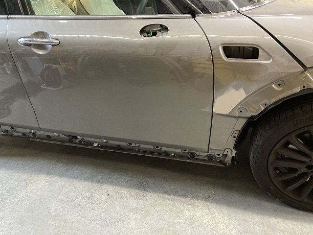BMW MINI CLUBMAN 側面鈑金塗装修理事例