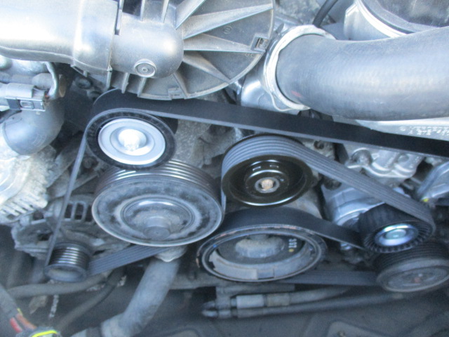 メルセデスベンツ GLクラス X164 GL450 ファンベルト修理 作業事例 | 輸入車修理専門店 S-TECH carservice  (エステックカーサービス) ベンツ・BMW・ジャガー・ポルシェなどの外車修理・鈑金塗装