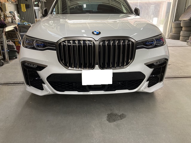 BMW・X7・G07のフロントバンパーカバーを塗装しました。 | 輸入車修理