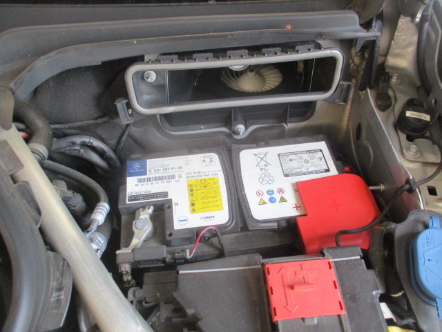 メルセデスベンツ W213 E220d LDA-213004C メイン・サブバッテリー取替 作業事例 | 輸入車修理専門店 S-TECH  carservice (エステックカーサービス) ベンツ・BMW・ジャガー・ポルシェなどの外車修理・鈑金塗装