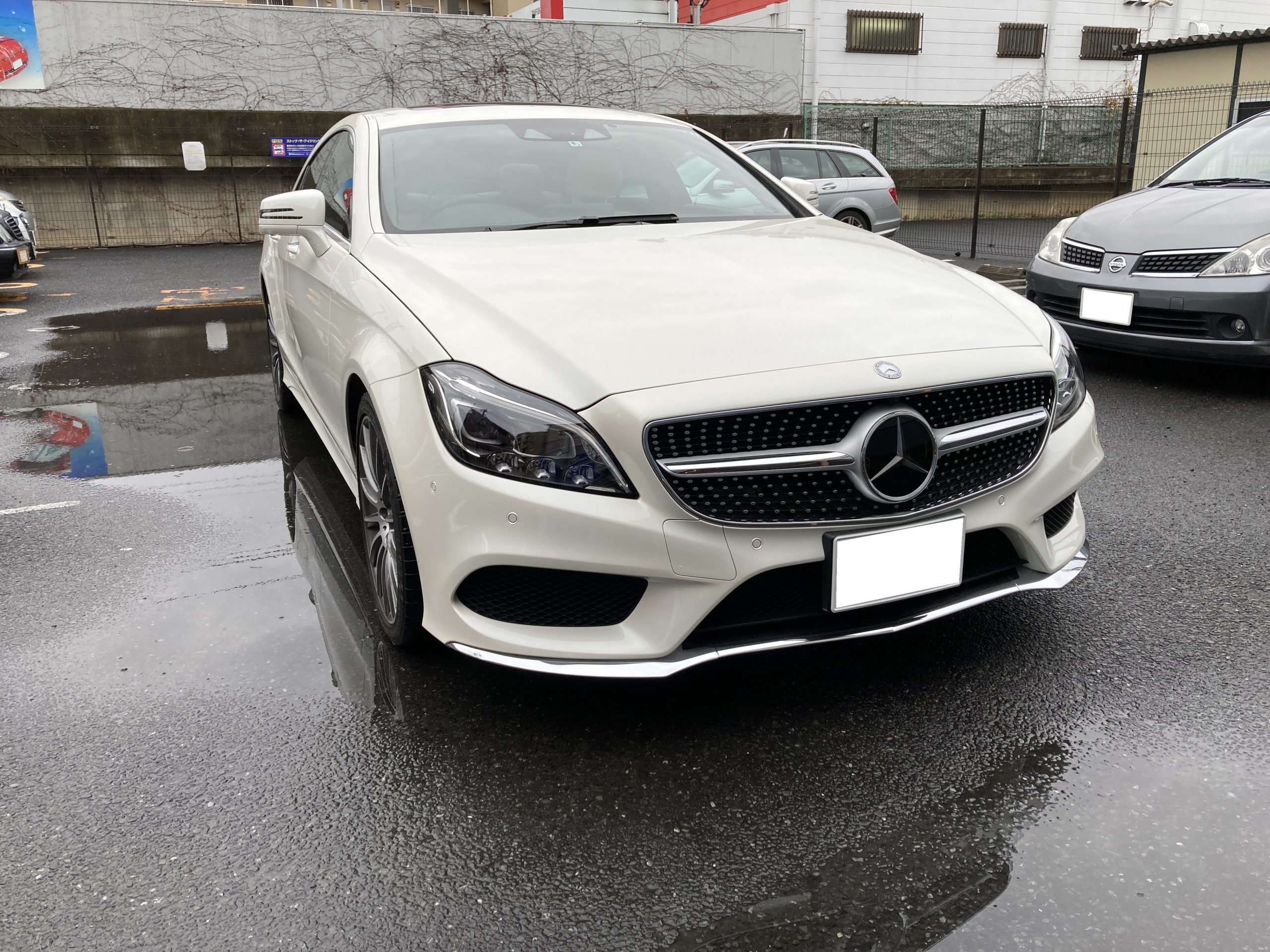 メルセデス・ベンツ・W218 CLS400 廃盤AMGトランクスポイラー取付