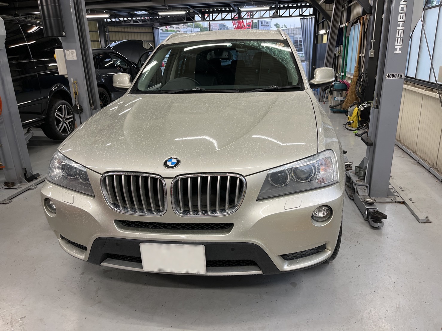 BMW F25 X3 ABA-WX35 エンジンオイル漏れ修理 作業事例 | 輸入車修理専門店 S-TECH carservice  (エステックカーサービス) ベンツ・BMW・ジャガー・ポルシェなどの外車修理・鈑金塗装