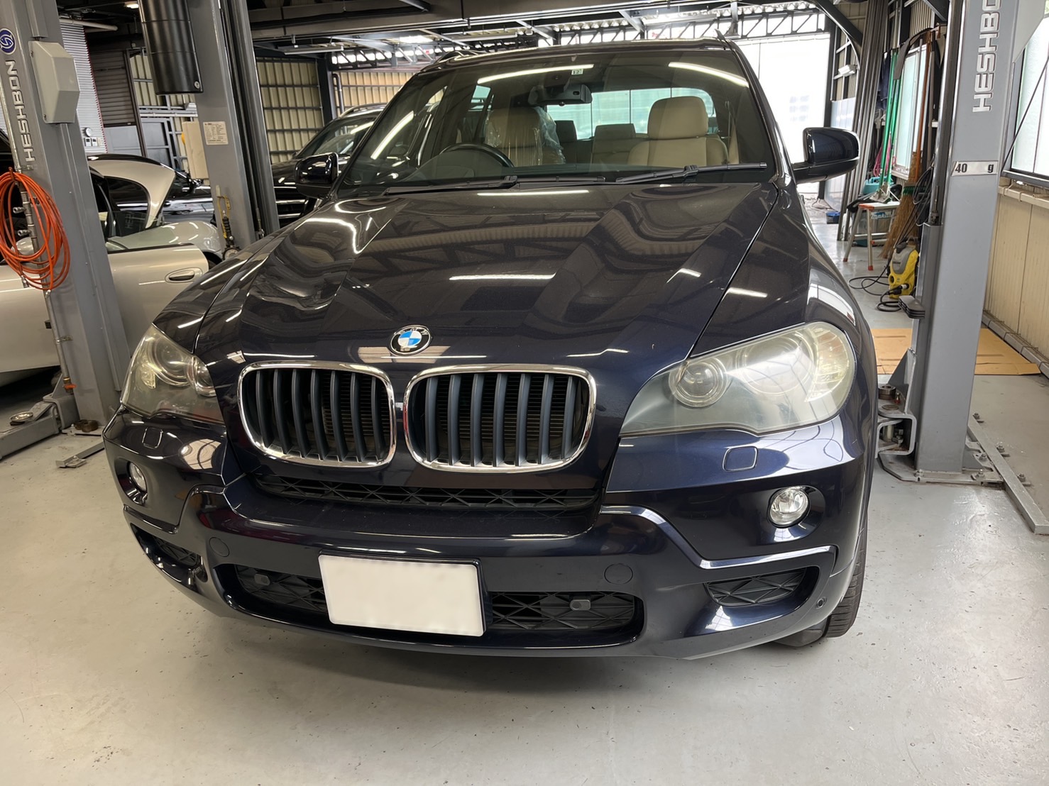 BMW E70 X5 ABA-FE30 エンジンオイル漏れ修理 作業事例 | 輸入車修理専門店 S-TECH carservice  (エステックカーサービス) ベンツ・BMW・ジャガー・ポルシェなどの外車修理・鈑金塗装