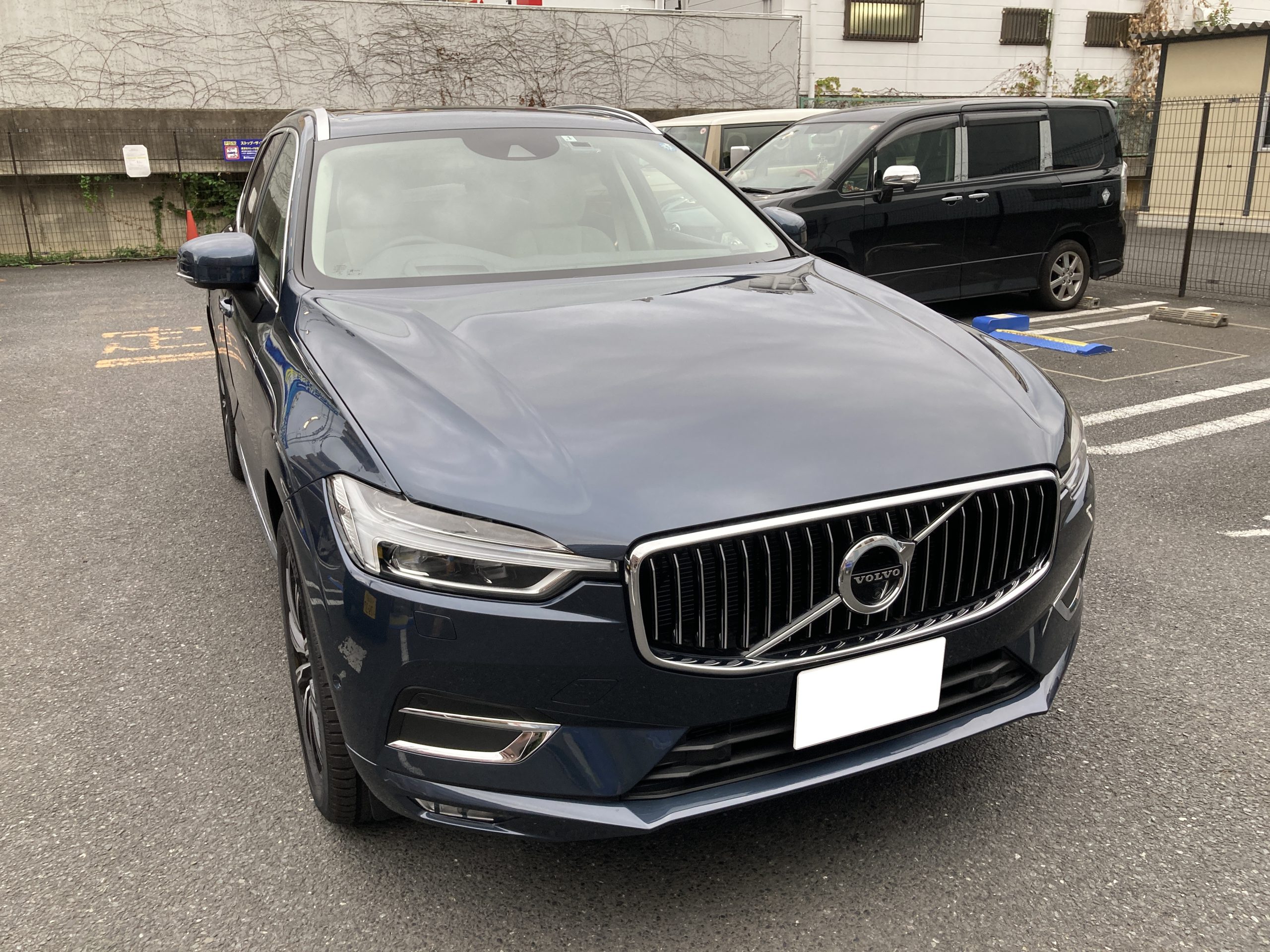 ボルボ・XC60の切れる損傷をしたフロントバンパーの交換と、キズになったアルミホイールの修理をしました。 | 輸入車修理専門店 S-TECH  carservice (エステックカーサービス) ベンツ・BMW・ジャガー・ポルシェなどの外車修理・鈑金塗装