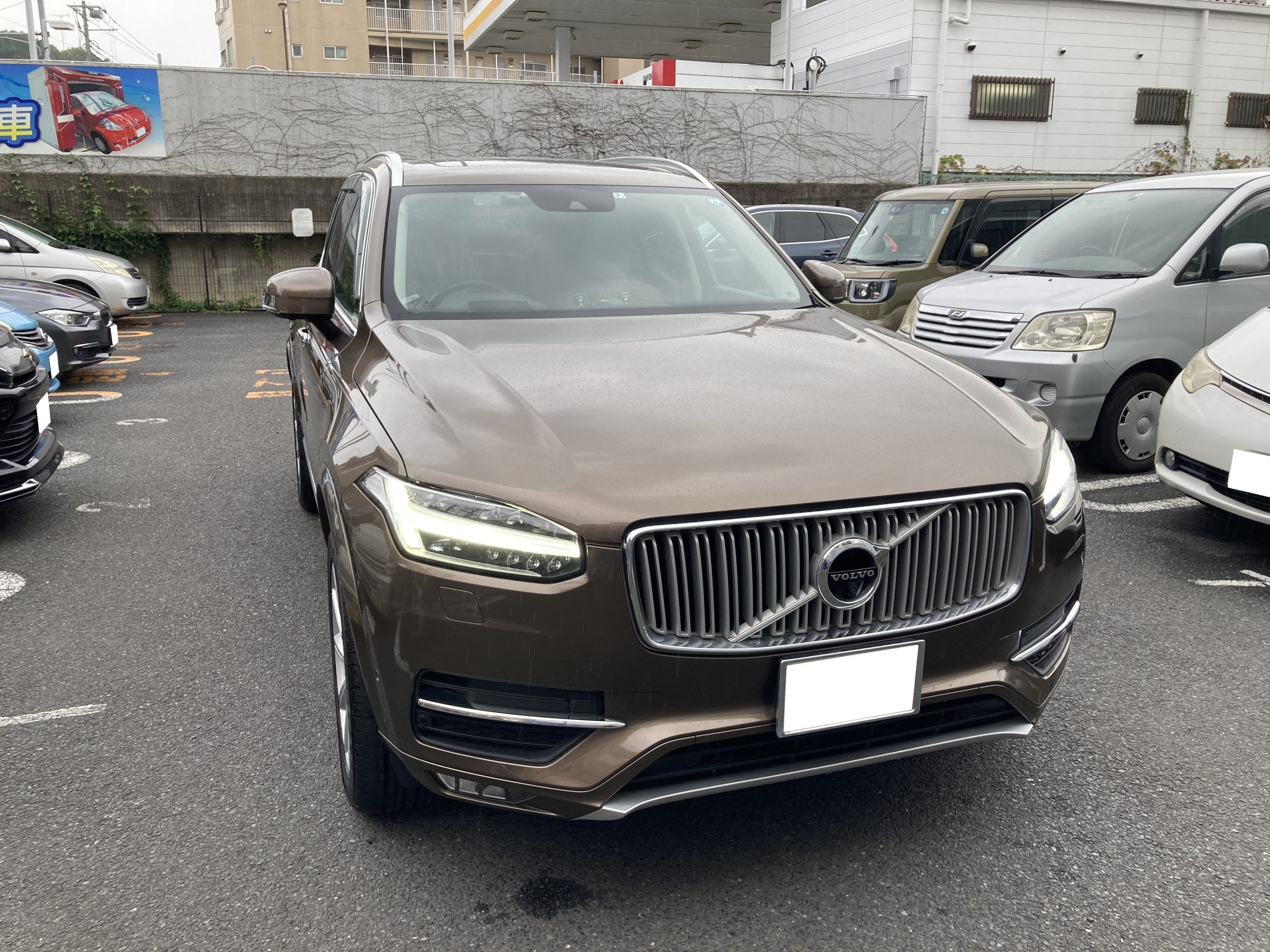 ボルボ、XC90の左フェンダーの凹みとリアバンパーのキズを修理しました