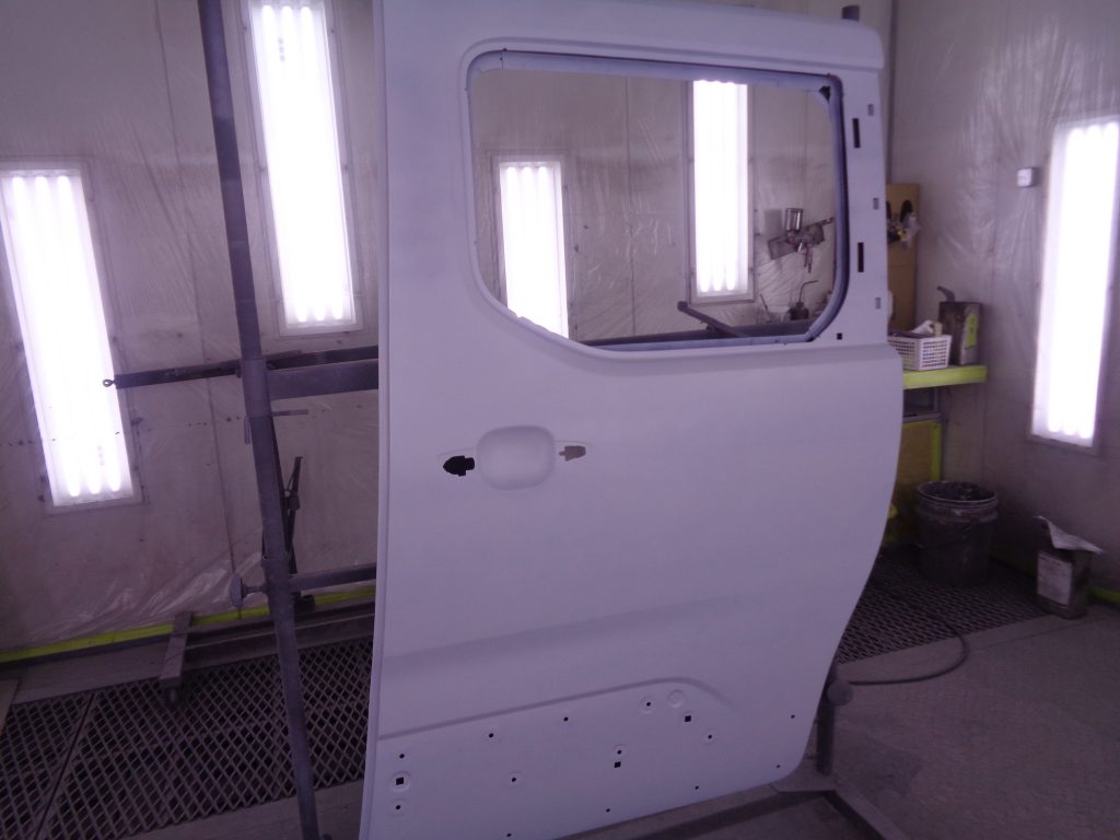 プジョー、リフター、リアドア、クォーターパネル、ロッカーパネル、キズ、凹み、修理、塗装、