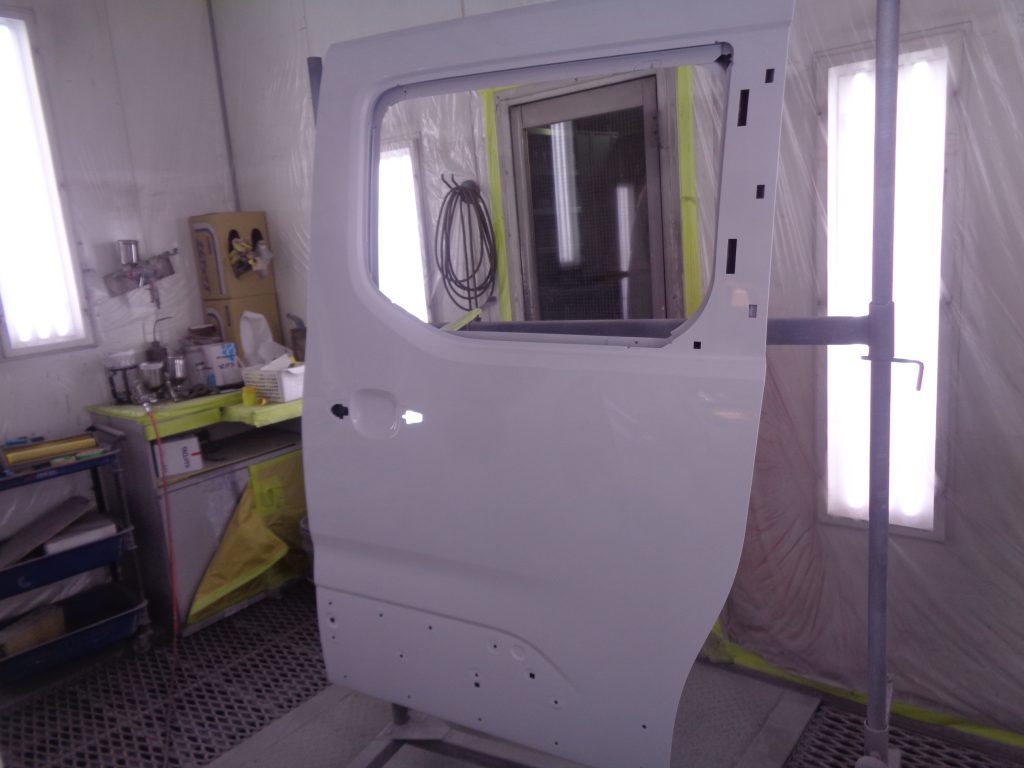 プジョー、リフター、リアドア、クォーターパネル、ロッカーパネル、キズ、凹み、修理、塗装、