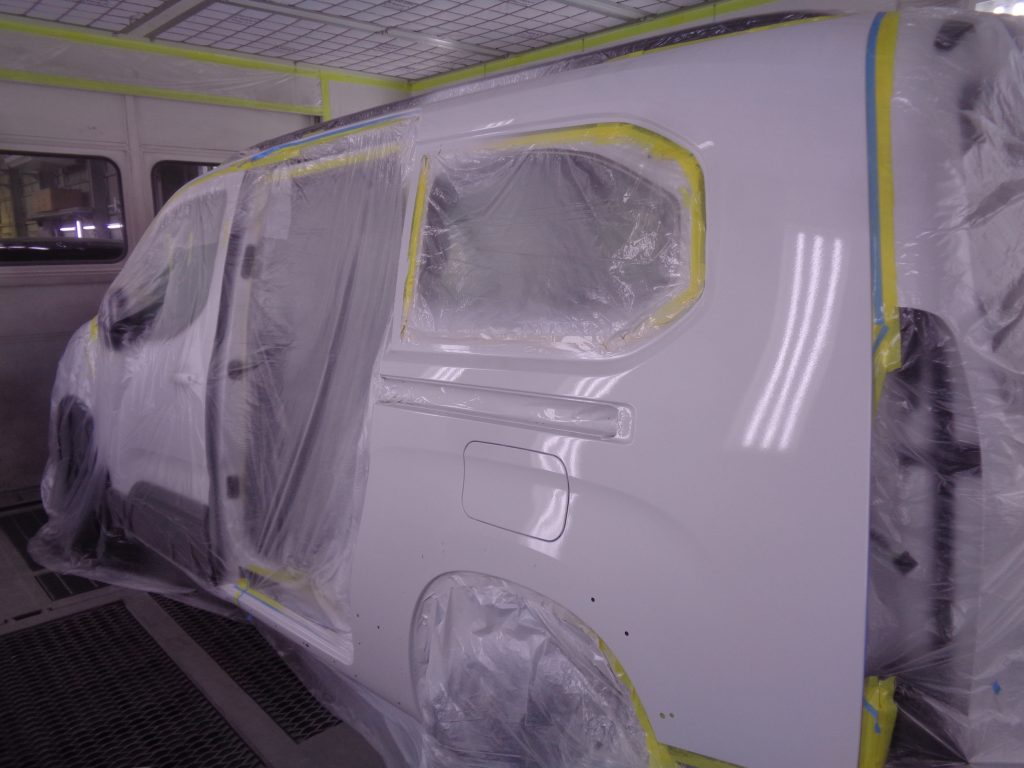 プジョー、リフター、リアドア、クォーターパネル、ロッカーパネル、キズ、凹み、修理、塗装、