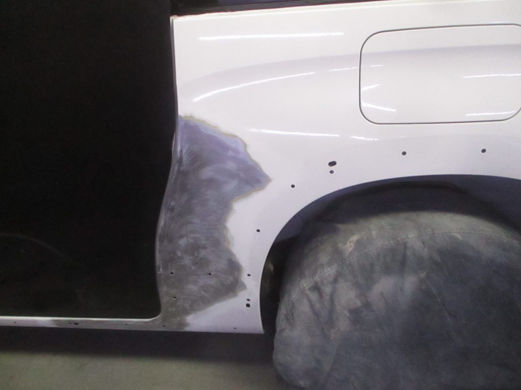 プジョー、リフター、リアドア、クォーターパネル、ロッカーパネル、キズ、凹み、修理、塗装、