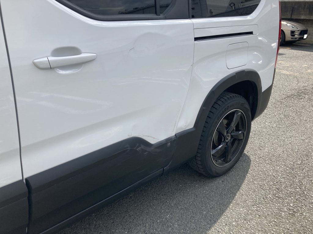 プジョー、リフター、リアドア、クォーターパネル、ロッカーパネル、キズ、凹み、修理、塗装、