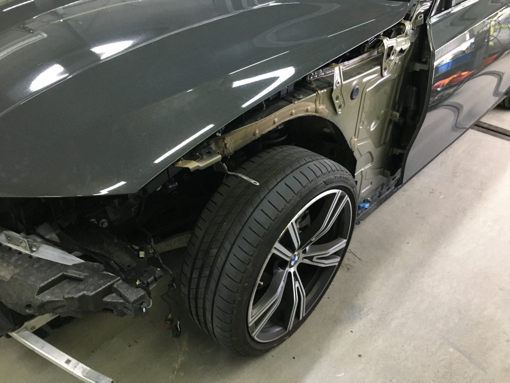 BMW、3シリーズ、G20、フロントバンパー、フロントフェンダー、Mスポーツエアロ、キズ、変形、交換、塗装、取付、