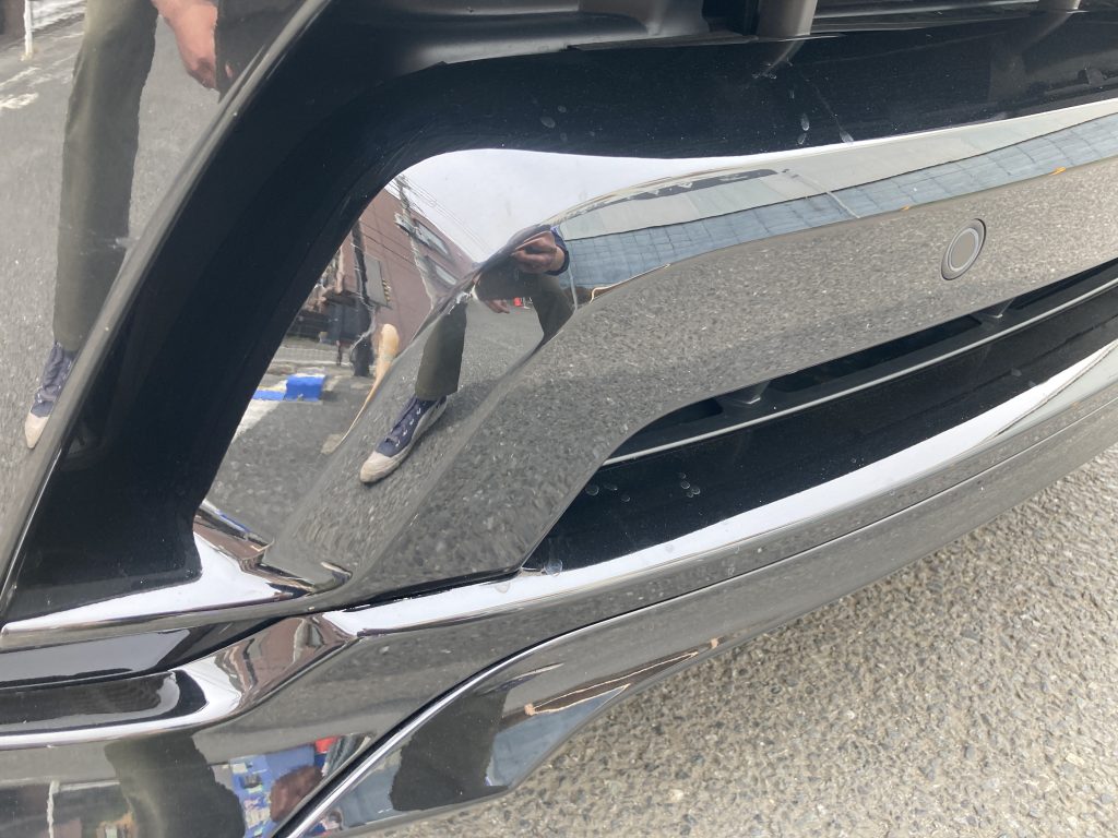 ランドローバー、ディスカバリー5、フロントバンパー、キズ、修理、塗装、