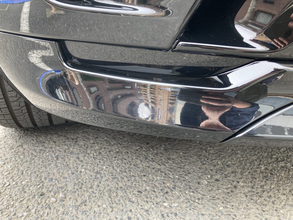 ランドローバー、ディスカバリー5、フロントバンパー、キズ、修理、塗装、