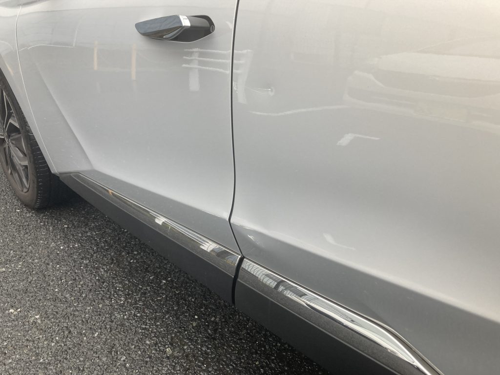 シトロエン、DS4、フロントドア、リアドア、キズ、凹み、修理、塗装、