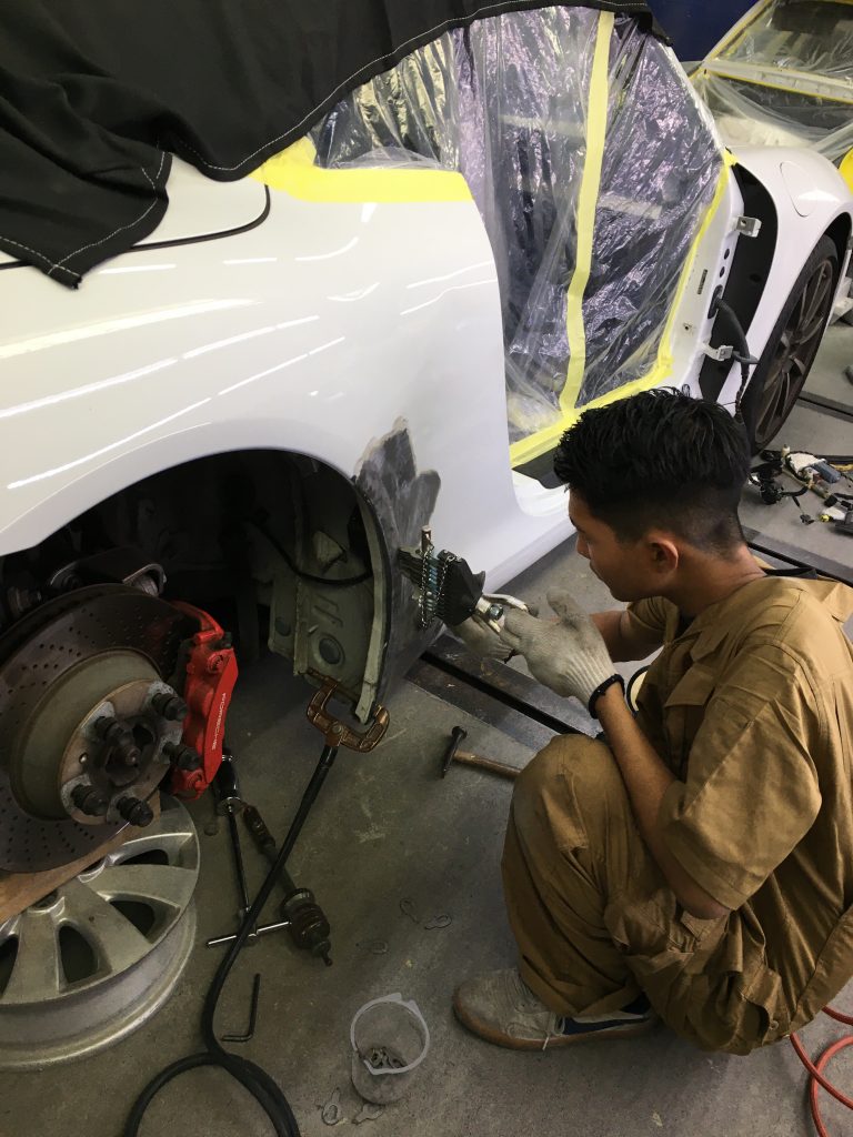 ポルシェ、911、フロントドア、クォーターパネル、ロッカーパネル、キズ、凹み、修理、交換、塗装、耐チップ塗装、