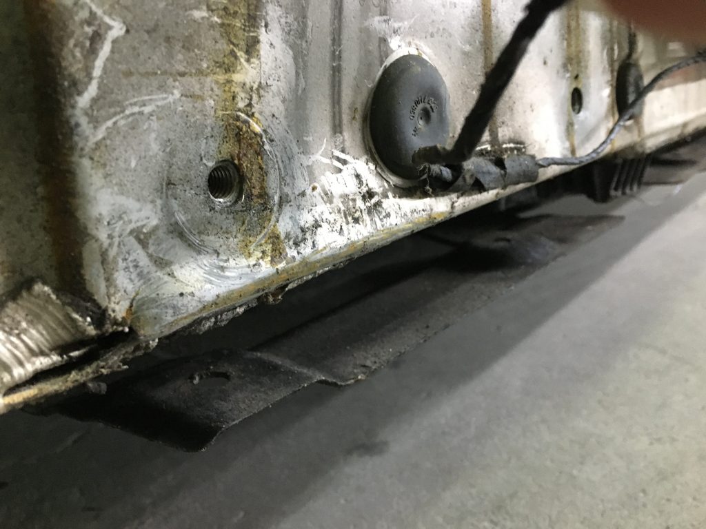 BMW、6シリーズ、F06、フロントバンパー、フロントフェンダー、リアドア、クォーターパネル、リアバンパー、キズ、凹み、変形、修理、交換、塗装