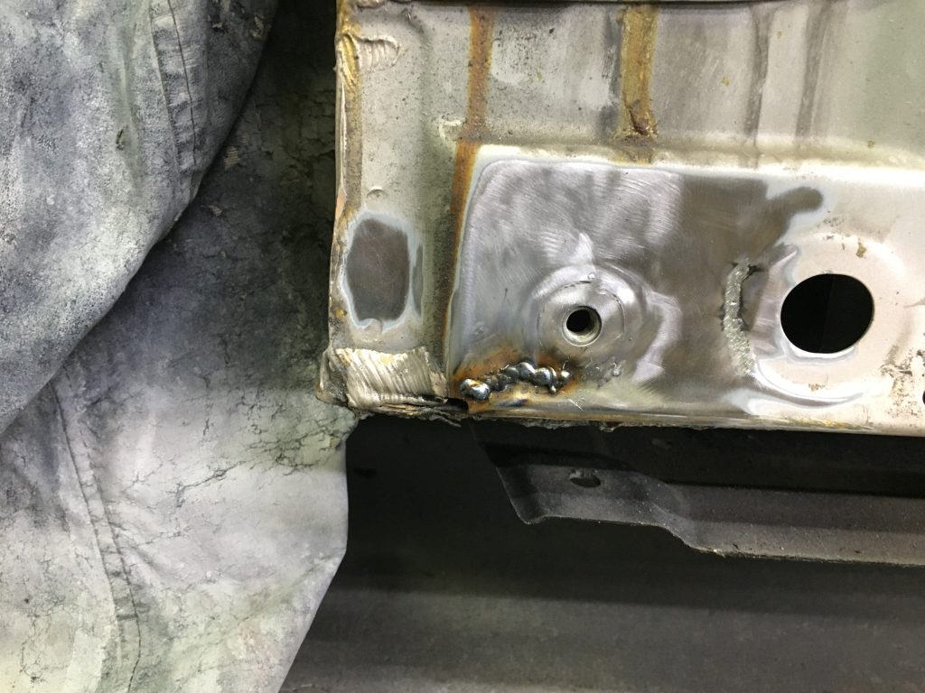 BMW、6シリーズ、F06、フロントバンパー、フロントフェンダー、リアドア、クォーターパネル、リアバンパー、キズ、凹み、変形、修理、交換、塗装