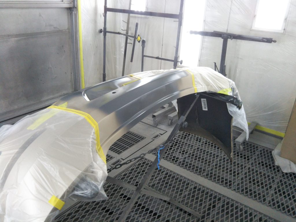 BMW、6シリーズ、F06、フロントバンパー、フロントフェンダー、リアドア、クォーターパネル、リアバンパー、キズ、凹み、変形、修理、交換、塗装