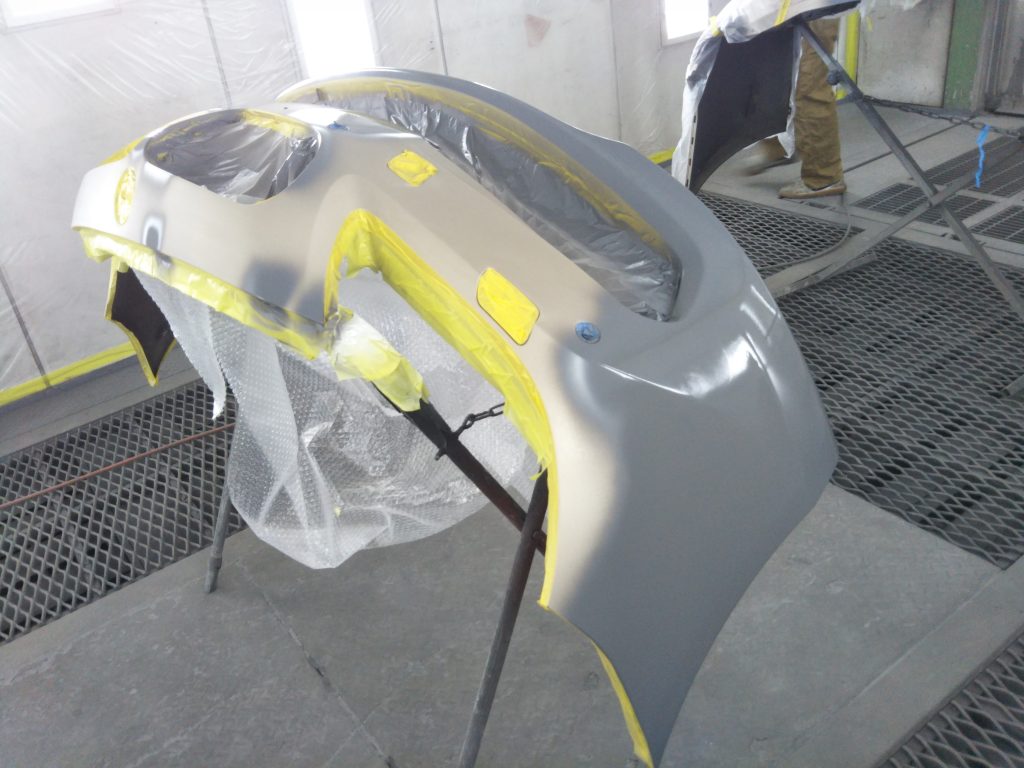 BMW、6シリーズ、F06、フロントバンパー、フロントフェンダー、リアドア、クォーターパネル、リアバンパー、キズ、凹み、変形、修理、交換、塗装