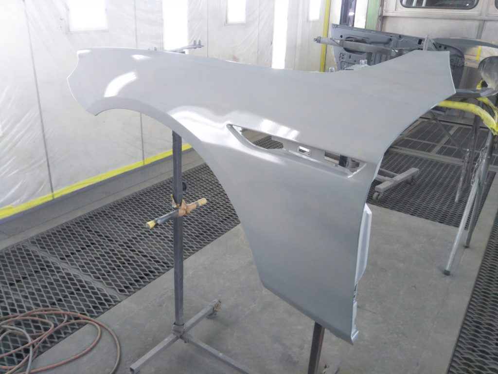 BMW、6シリーズ、F06、フロントバンパー、フロントフェンダー、リアドア、クォーターパネル、リアバンパー、キズ、凹み、変形、修理、交換、塗装