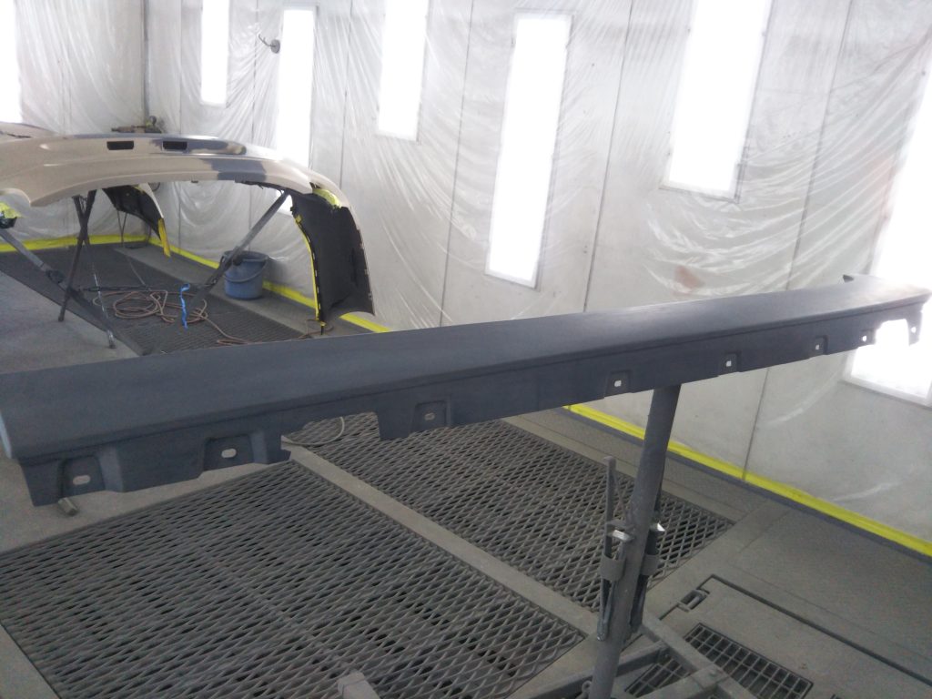 BMW、6シリーズ、F06、フロントバンパー、フロントフェンダー、リアドア、クォーターパネル、リアバンパー、キズ、凹み、変形、修理、交換、塗装