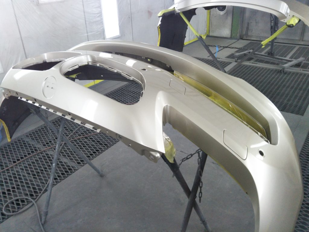 BMW、6シリーズ、F06、フロントバンパー、フロントフェンダー、リアドア、クォーターパネル、リアバンパー、キズ、凹み、変形、修理、交換、塗装