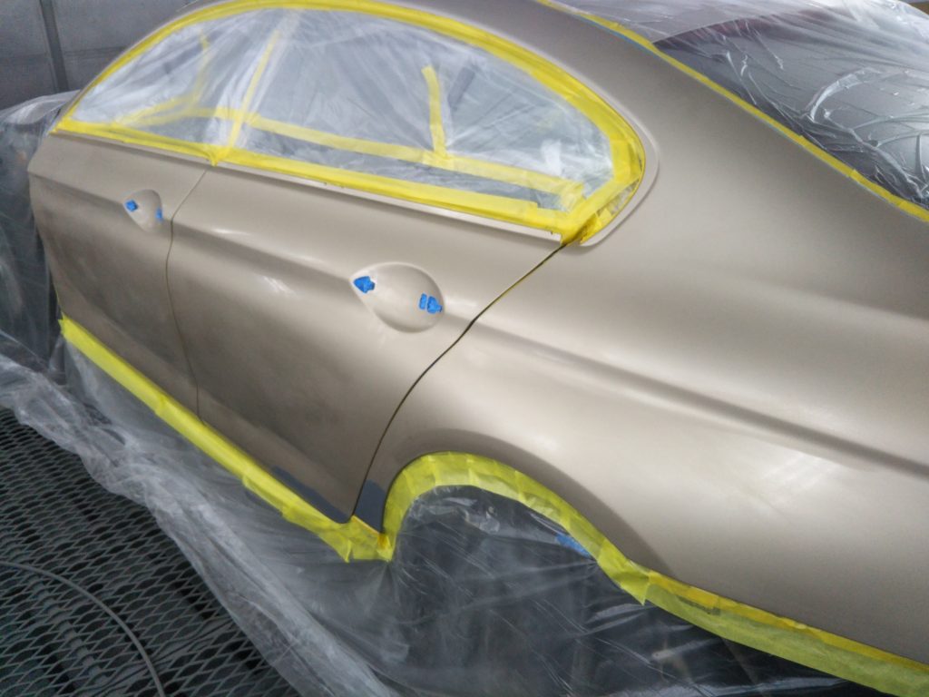 BMW、6シリーズ、F06、フロントバンパー、フロントフェンダー、リアドア、クォーターパネル、リアバンパー、キズ、凹み、変形、修理、交換、塗装