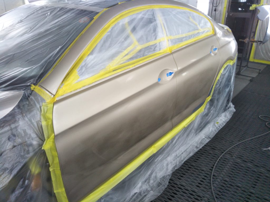 BMW、6シリーズ、F06、フロントバンパー、フロントフェンダー、リアドア、クォーターパネル、リアバンパー、キズ、凹み、変形、修理、交換、塗装