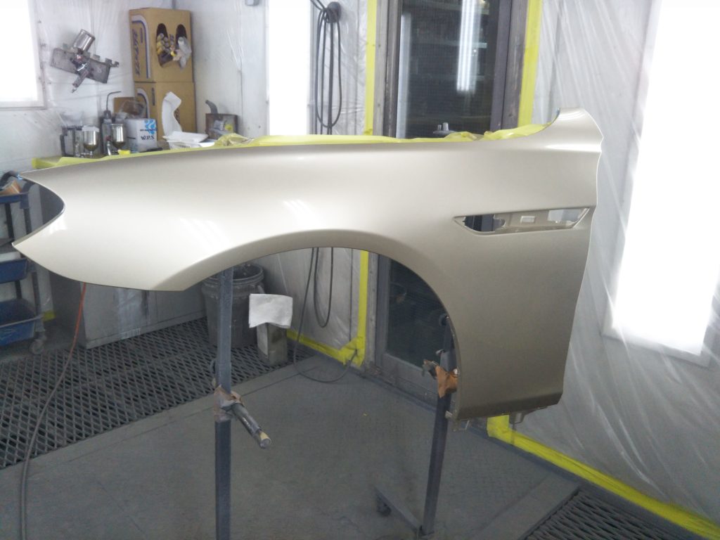 BMW、6シリーズ、F06、フロントバンパー、フロントフェンダー、リアドア、クォーターパネル、リアバンパー、キズ、凹み、変形、修理、交換、塗装