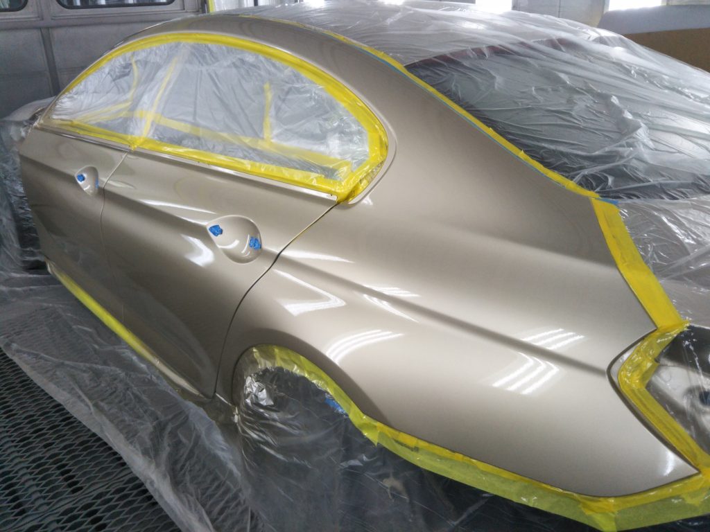 BMW、6シリーズ、F06、フロントバンパー、フロントフェンダー、リアドア、クォーターパネル、リアバンパー、キズ、凹み、変形、修理、交換、塗装