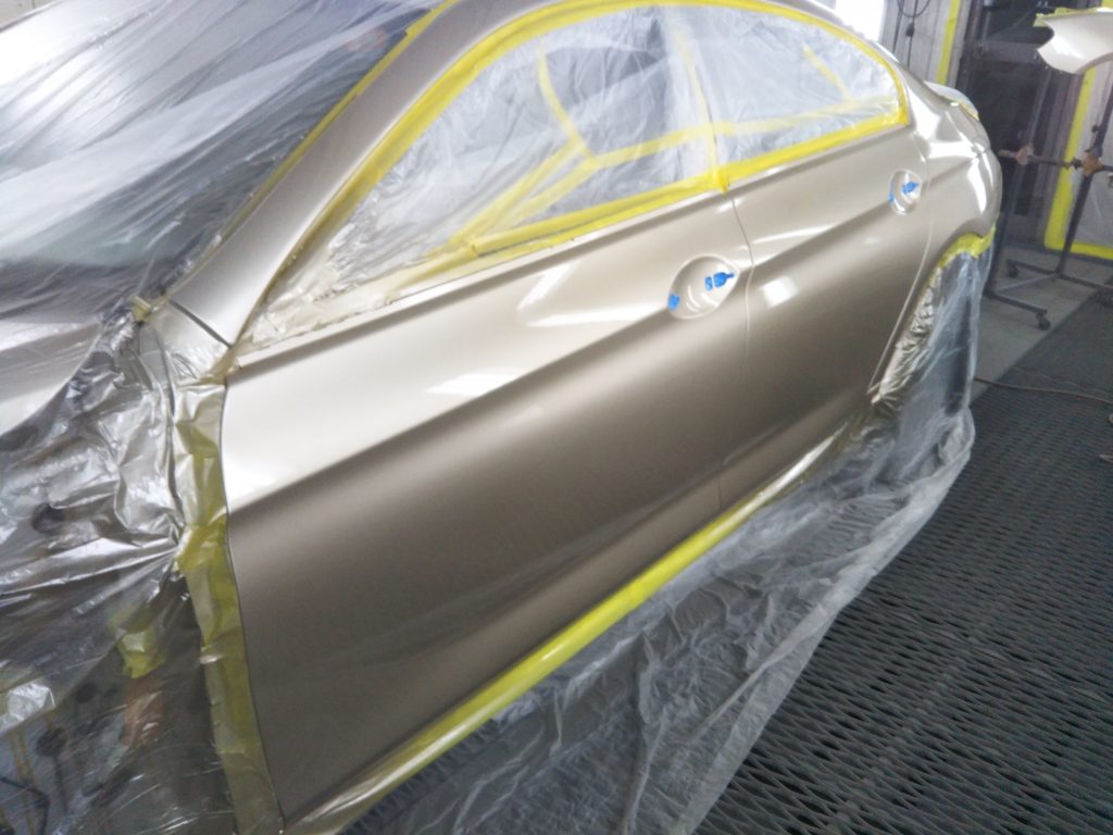 BMW、6シリーズ、F06、フロントバンパー、フロントフェンダー、リアドア、クォーターパネル、リアバンパー、キズ、凹み、変形、修理、交換、塗装、