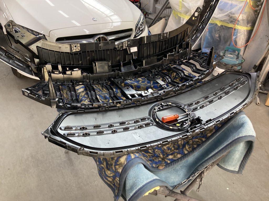 メルセデスベンツ、W243、EQA、フロントバンパー、ヘッドライト、レーダーセンサー、交換、脱着、点検、調整、塗装、