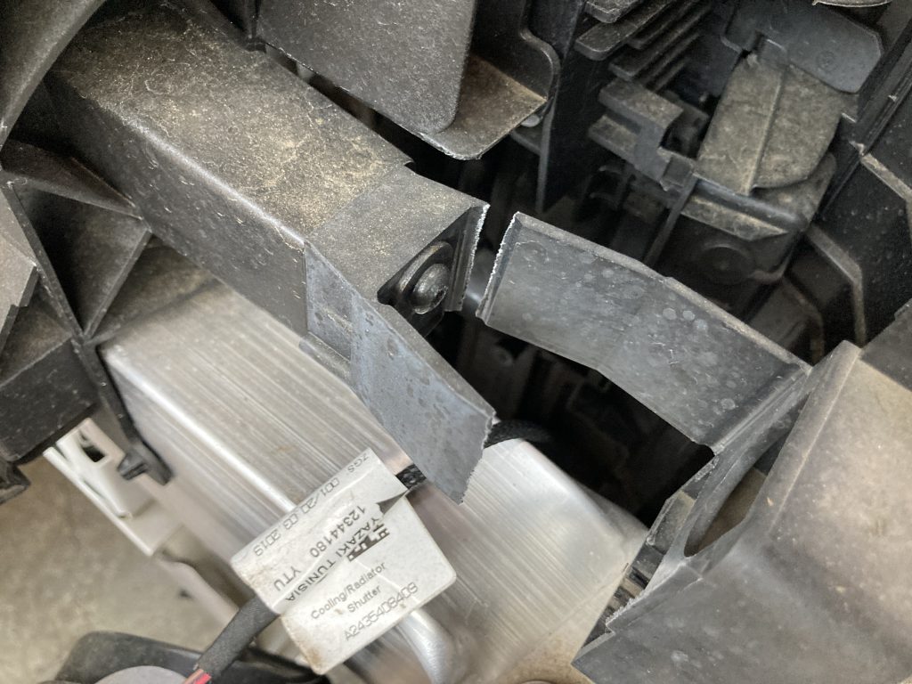 メルセデスベンツ、W243、EQA、フロントバンパー、ヘッドライト、レーダーセンサー、交換、脱着、点検、調整、塗装、