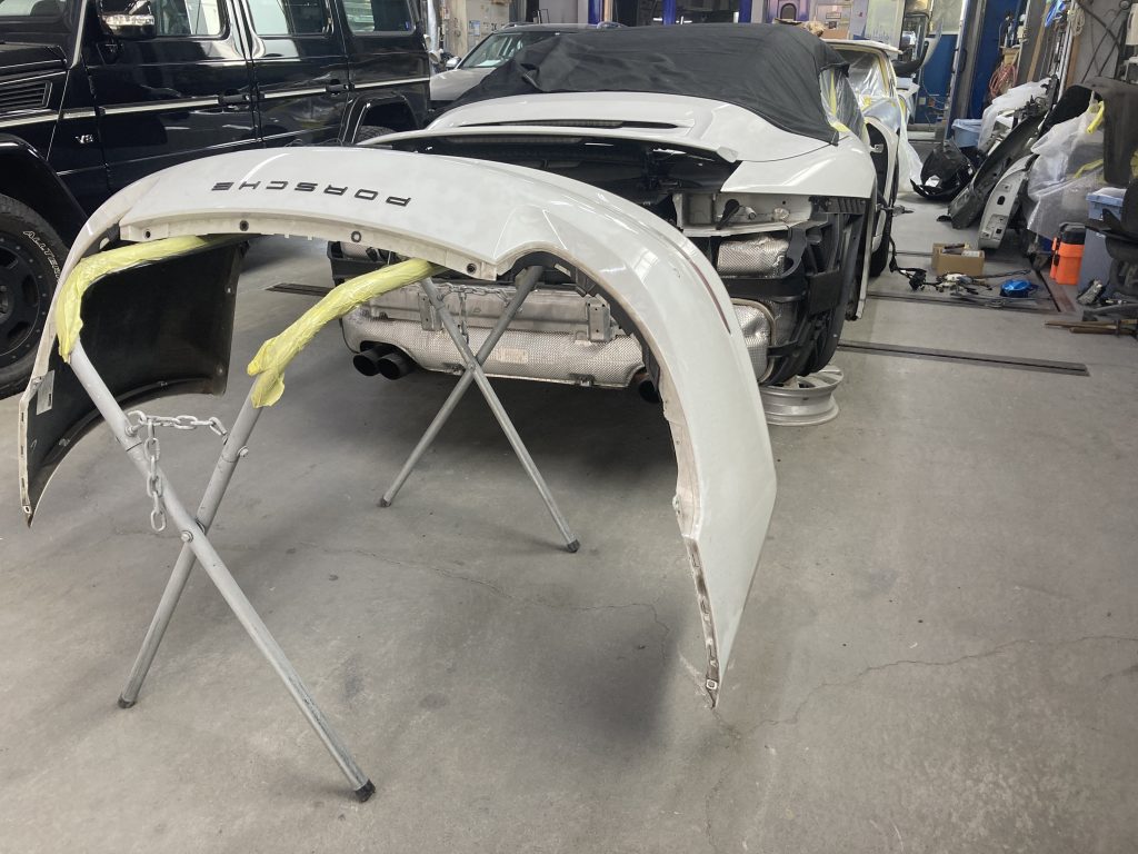 ポルシェ、911、フロントドア、クォーターパネル、ロッカーパネル、キズ、凹み、修理、交換、塗装、耐チップ塗装、