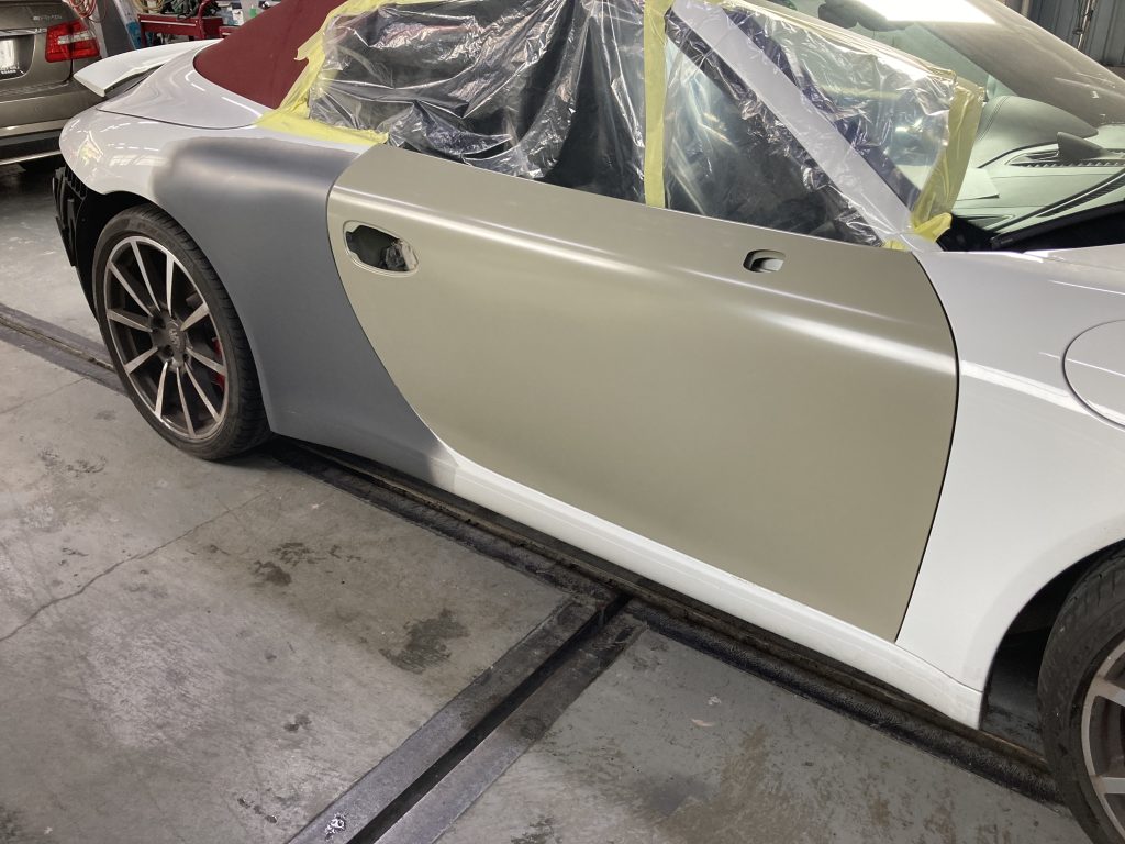 ポルシェ、911、フロントドア、クォーターパネル、ロッカーパネル、キズ、凹み、修理、交換、塗装、耐チップ塗装、