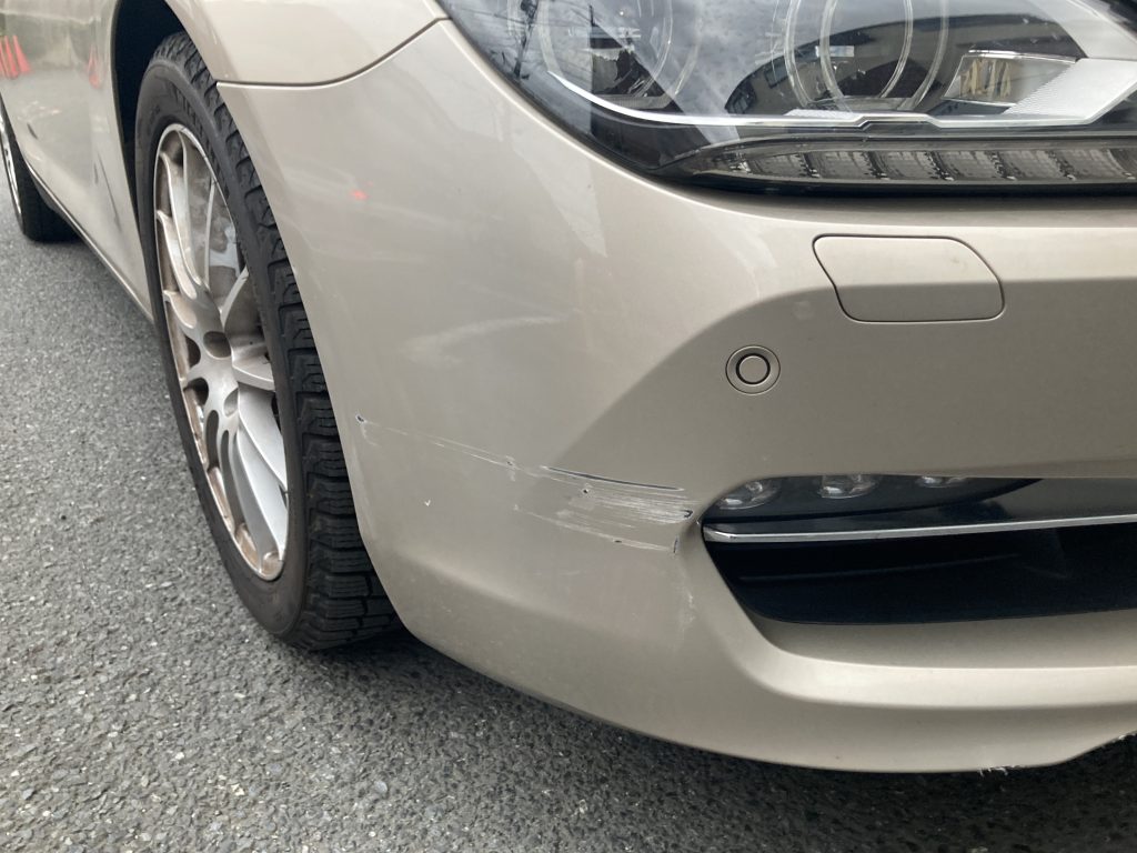 BMW、6シリーズ、F06、フロントバンパー、フロントフェンダー、リアドア、クォーターパネル、リアバンパー、キズ、凹み、変形、修理、交換、塗装