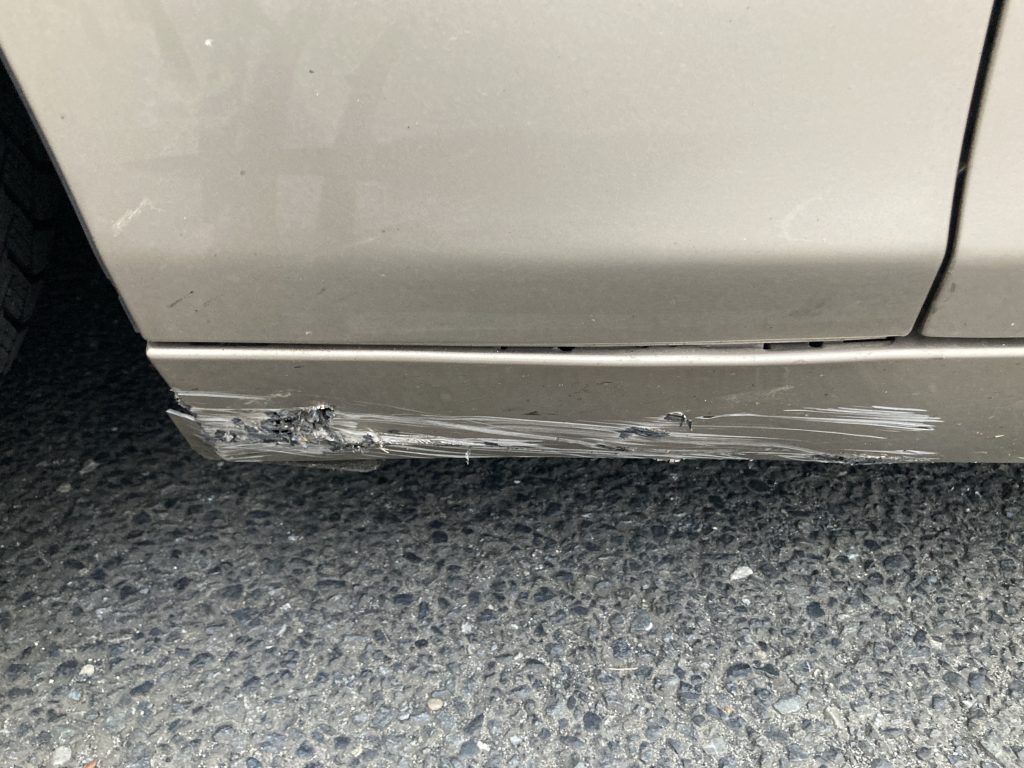 BMW、6シリーズ、F06、フロントバンパー、フロントフェンダー、リアドア、クォーターパネル、リアバンパー、キズ、凹み、変形、修理、交換、塗装