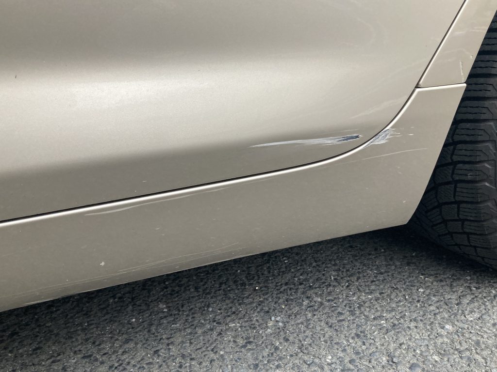 BMW、6シリーズ、F06、フロントバンパー、フロントフェンダー、リアドア、クォーターパネル、リアバンパー、キズ、凹み、変形、修理、交換、塗装