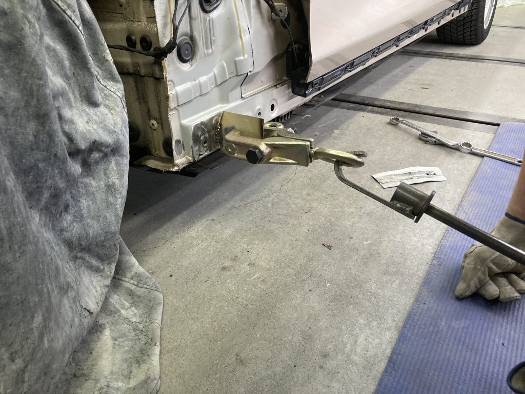 BMW、6シリーズ、F06、フロントバンパー、フロントフェンダー、リアドア、クォーターパネル、リアバンパー、キズ、凹み、変形、修理、交換、塗装