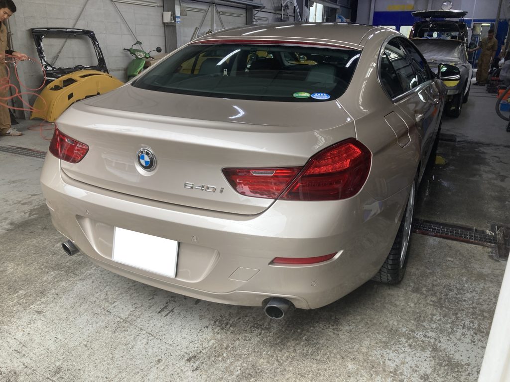 BMW、6シリーズ、F06、フロントバンパー、フロントフェンダー、リアドア、クォーターパネル、リアバンパー、キズ、凹み、変形、修理、交換、塗装